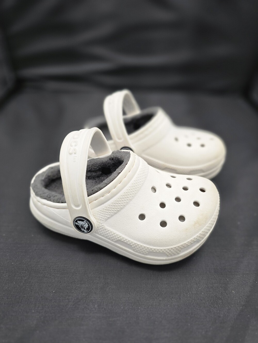 Fluffy Lined Gender Neutral Kids Classic Crocs In Size C 7 White/grey